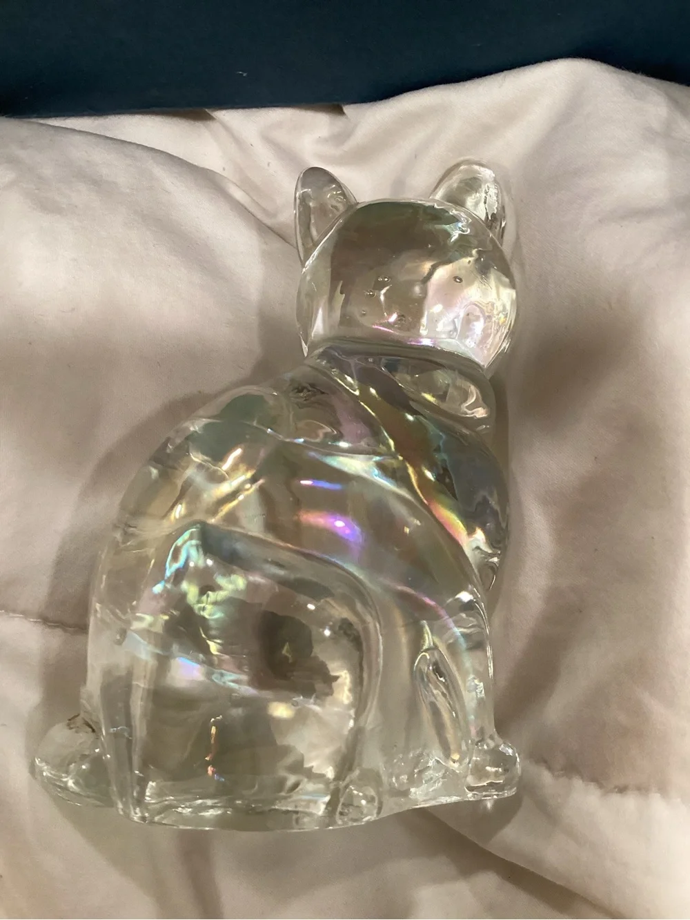 Carnival Glass Cat Figurine -/ could be Fenton?